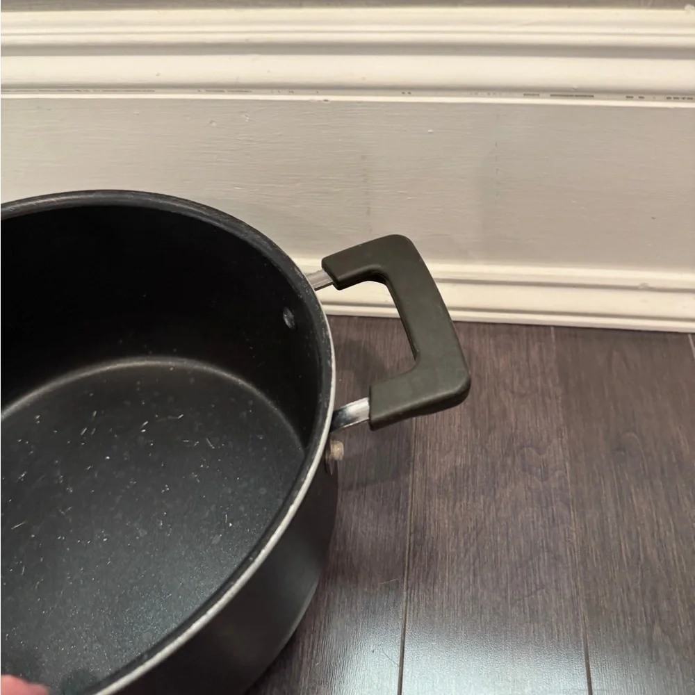T-Fal Premium Black Medium/Large Stock Pot with Ergonomic Handles